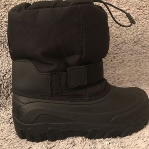 Boys snow boots size 3